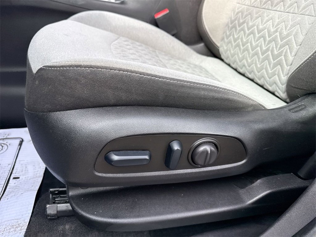 Used 2023 Chevrolet Equinox LS image 12