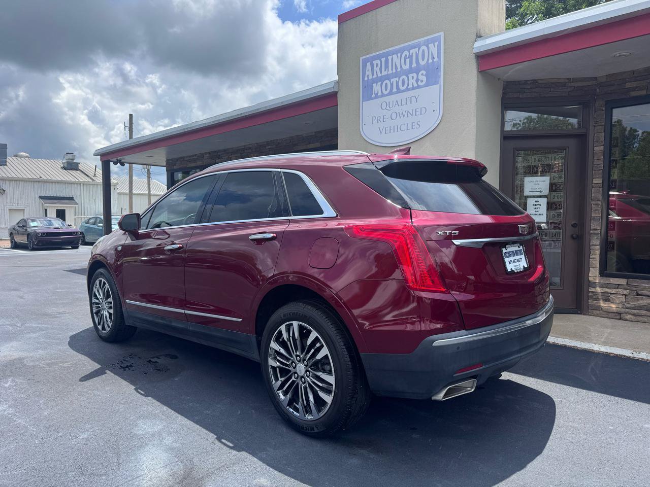 Used 2017 Cadillac XT5 Premium Luxury FWD image 3