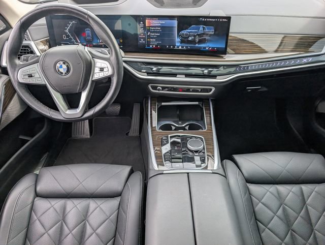 Used 2025 BMW X7 xDrive40i w/ Premium Package image 9