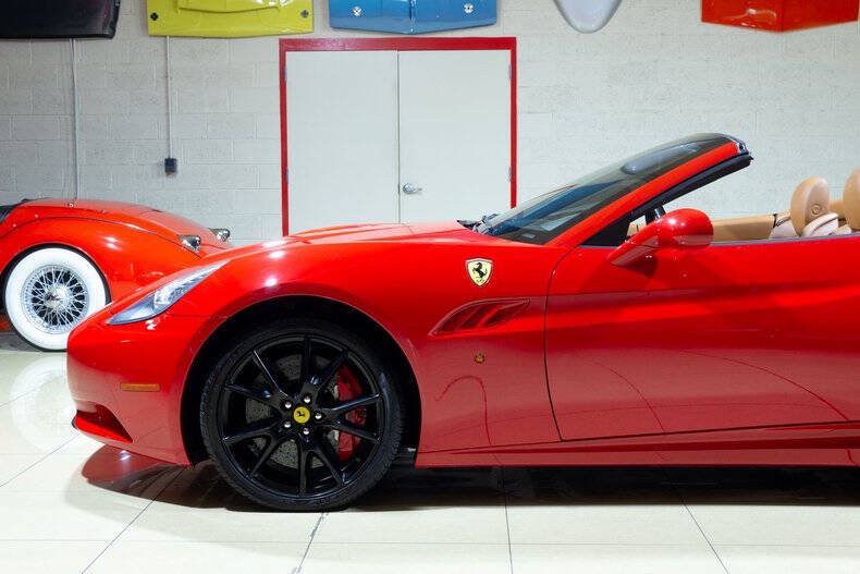 Used 2010 Ferrari California RWD image 5