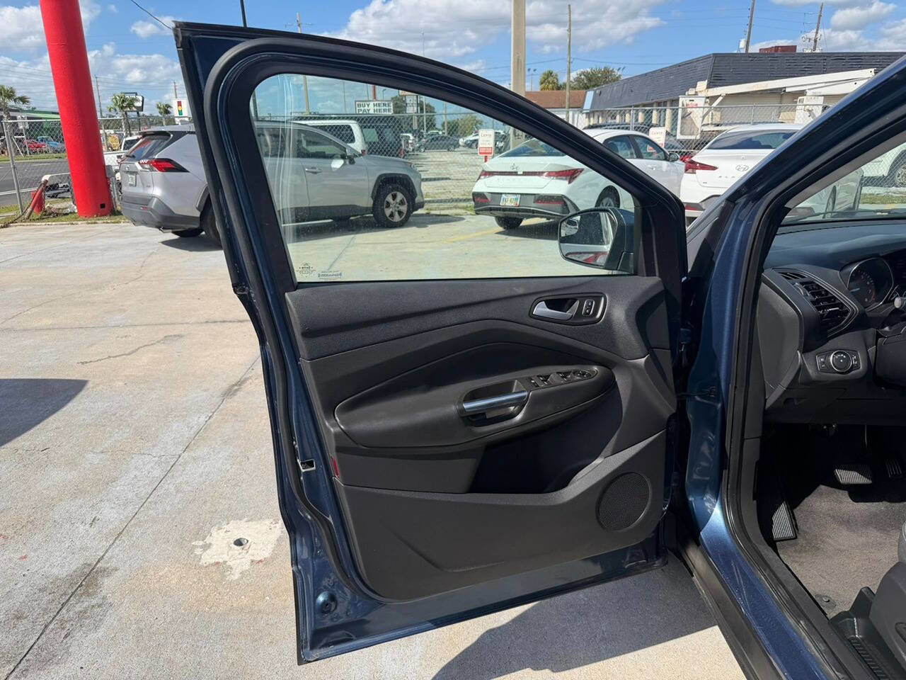 Used 2018 Ford Escape SE image 12