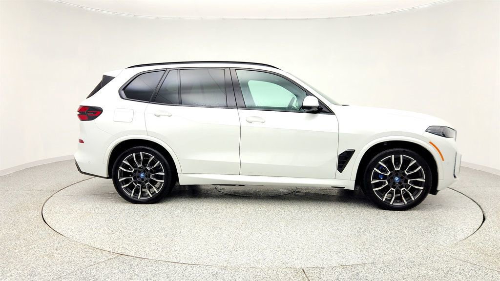 Used 2025 BMW X5 xDrive50e w/ M Sport Package image 4
