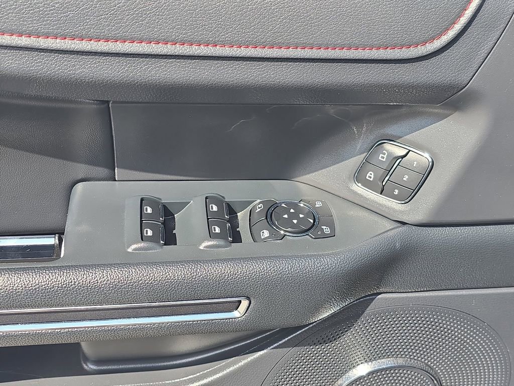 Used 2024 Ford Expedition Limited image 13