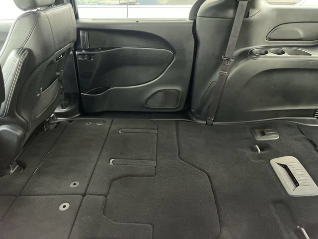 Used 2025 Chrysler Pacifica Select FWD image 4