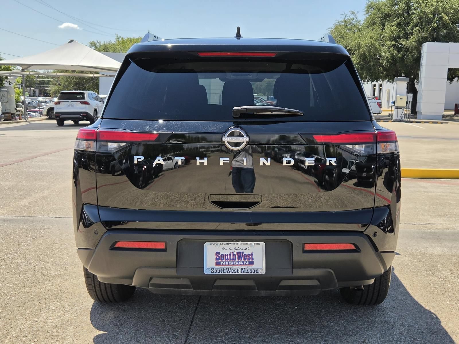 Certified 2025 Nissan Pathfinder SV FWD image 6