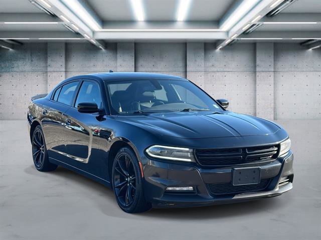 Used 2017 Dodge Charger SXT w/ Plus Group RWD image 2
