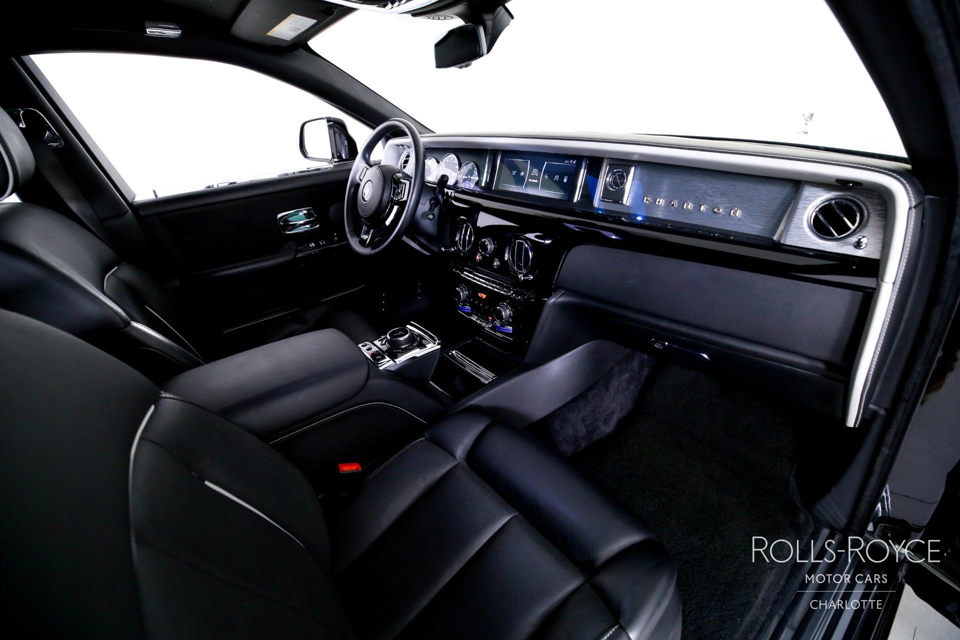 Used 2020 Rolls-Royce Phantom Sedan RWD image 36