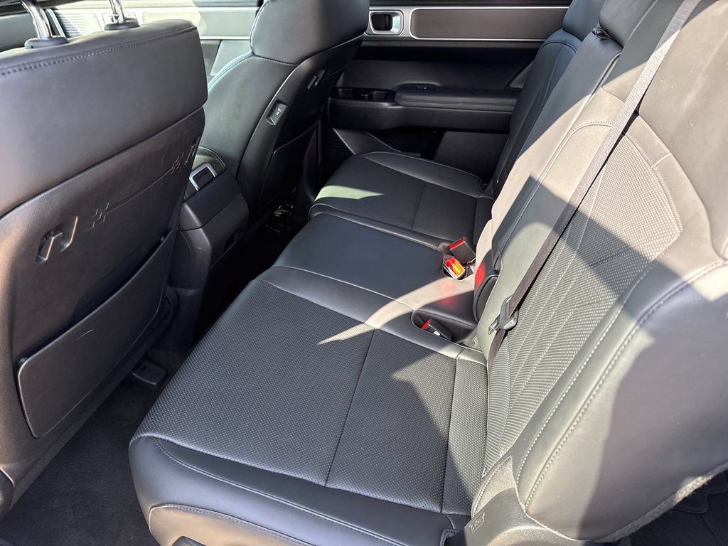 Used 2025 Hyundai Santa Fe SEL FWD image 18