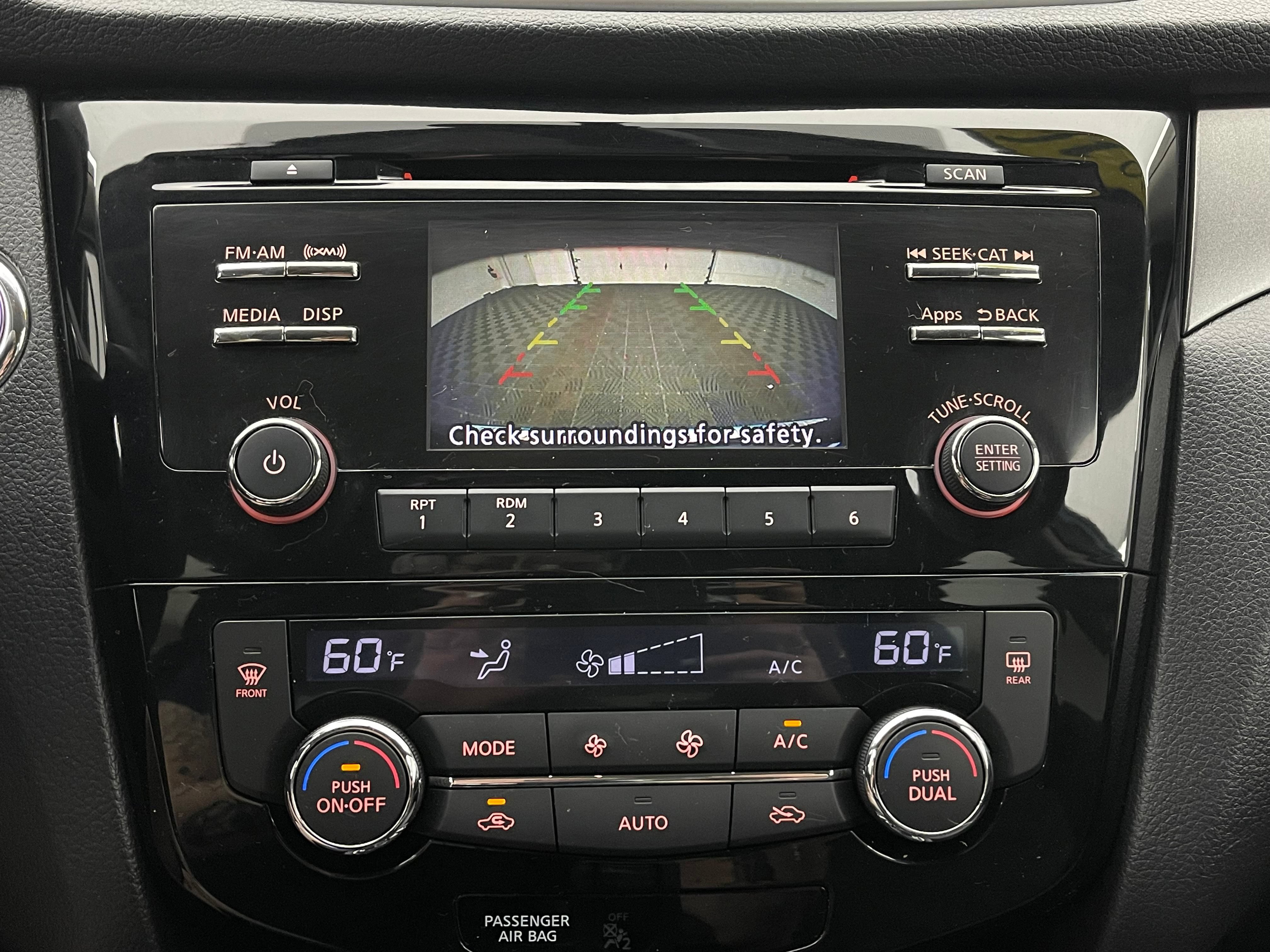 Used 2016 Nissan Rogue SV AWD/4WD image 4