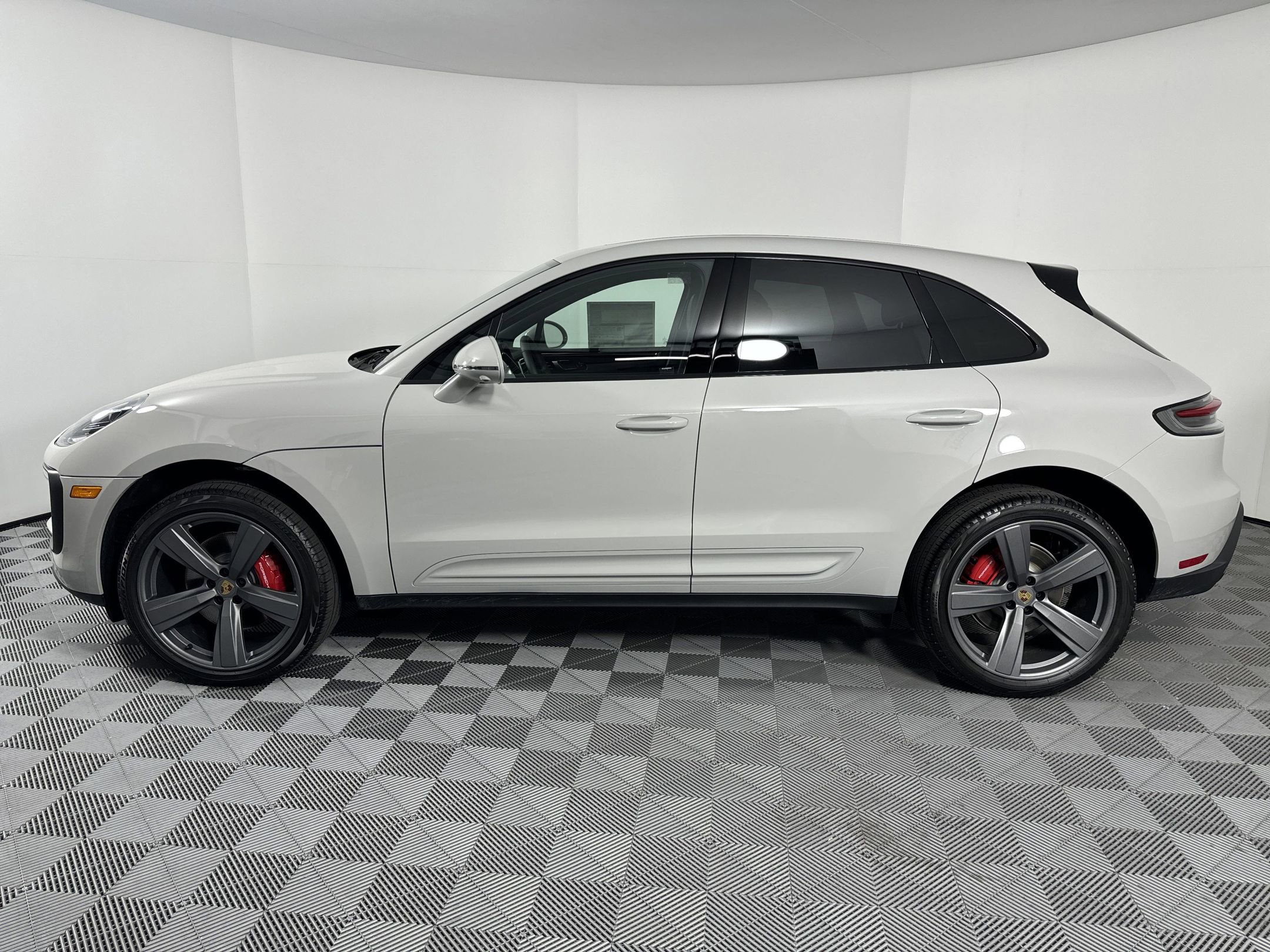 Certified 2025 Porsche Macan S image 2