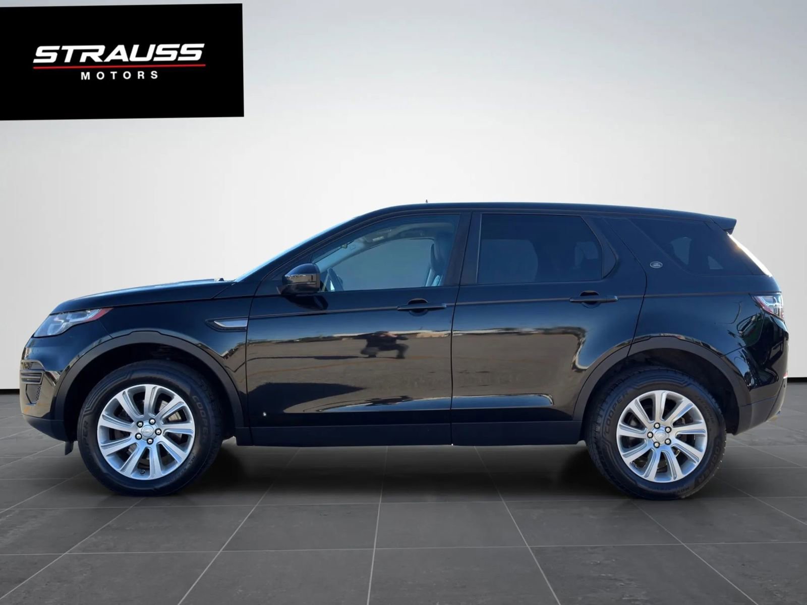 Used 2016 Land Rover Discovery Sport SE image 8