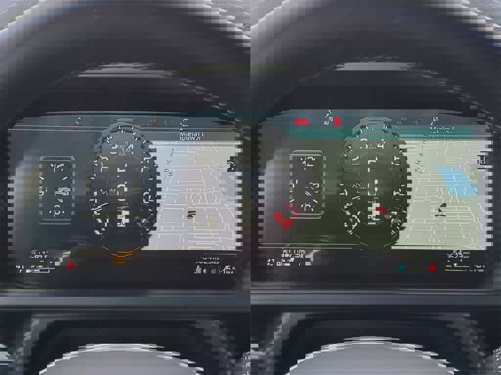 Used 2022 Land Rover Defender 110 SE image 32