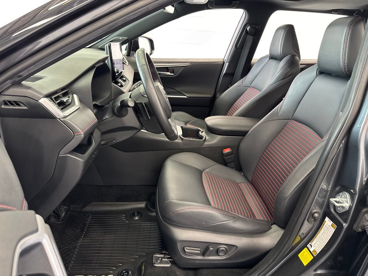 Used 2024 Toyota RAV4 XSE AWD/4WD image 15