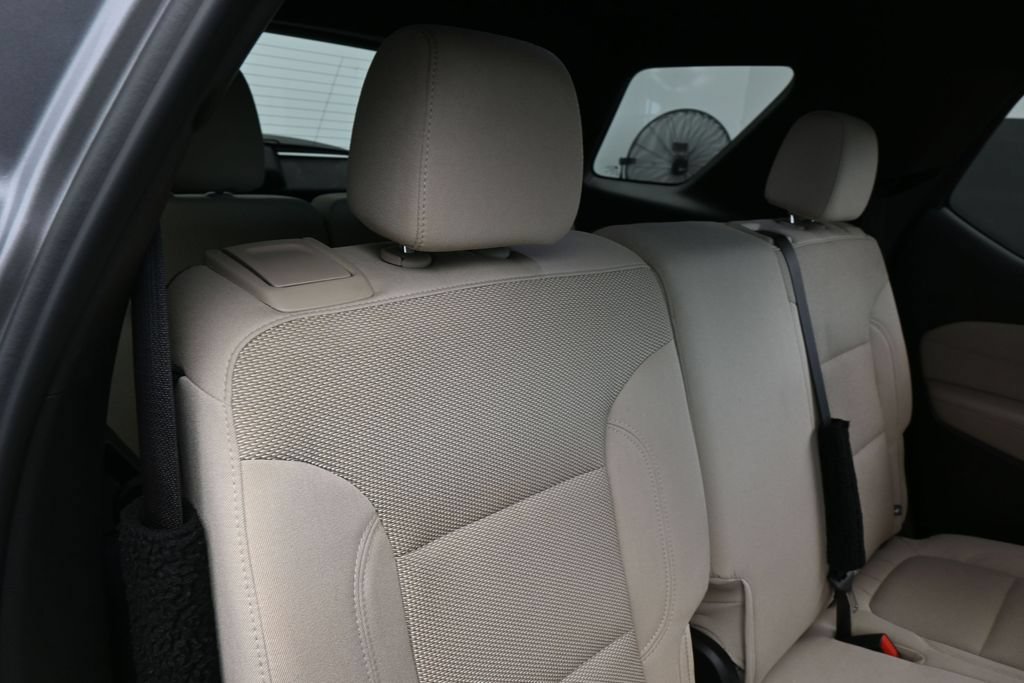 Used 2023 Chevrolet Traverse LS FWD image 35