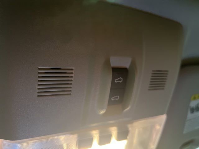 Used 2016 Land Rover LR4 HSE LUX image 48