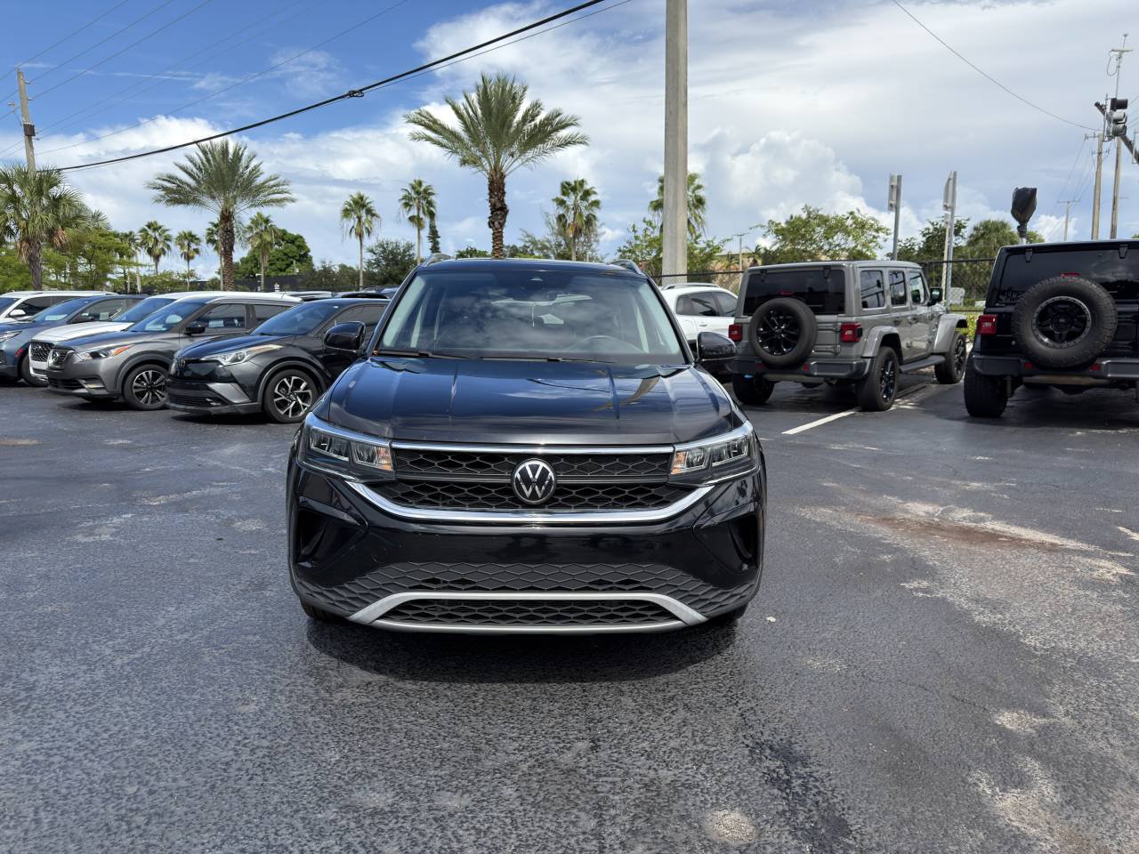 Used 2024 Volkswagen Taos SE w/ Panoramic Sunroof Package FWD image 8