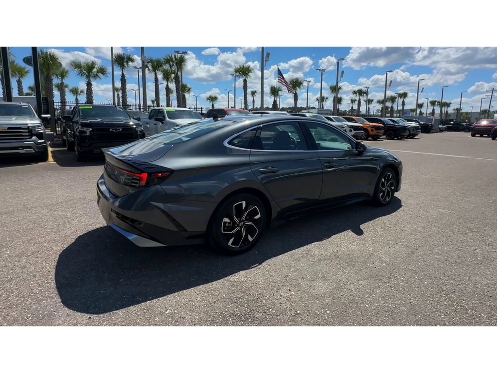 Used 2024 Hyundai Sonata SEL FWD image 2