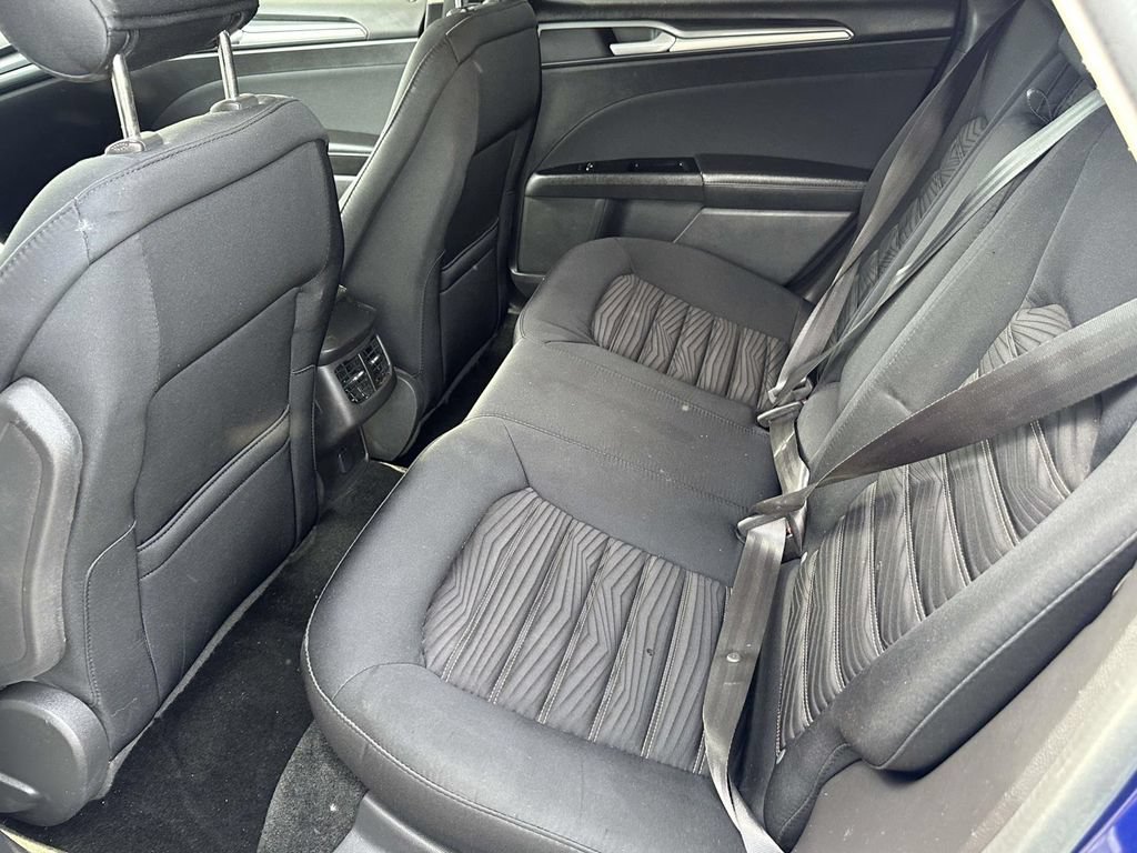 Used 2016 Ford Fusion SE FWD image 12