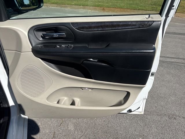 Used 2019 Dodge Grand Caravan SE w/ UConnect Hands-Free Group FWD image 9