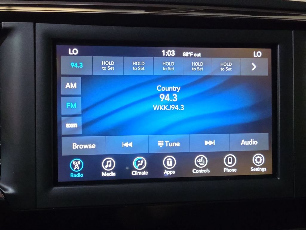 Used 2018 Chrysler Pacifica Touring-L w/ Tire & Wheel Group FWD image 12
