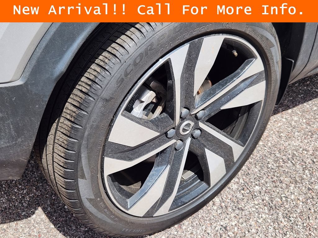 Used 2025 Volvo XC40 B5 Plus w/ Climate Package AWD/4WD image 11