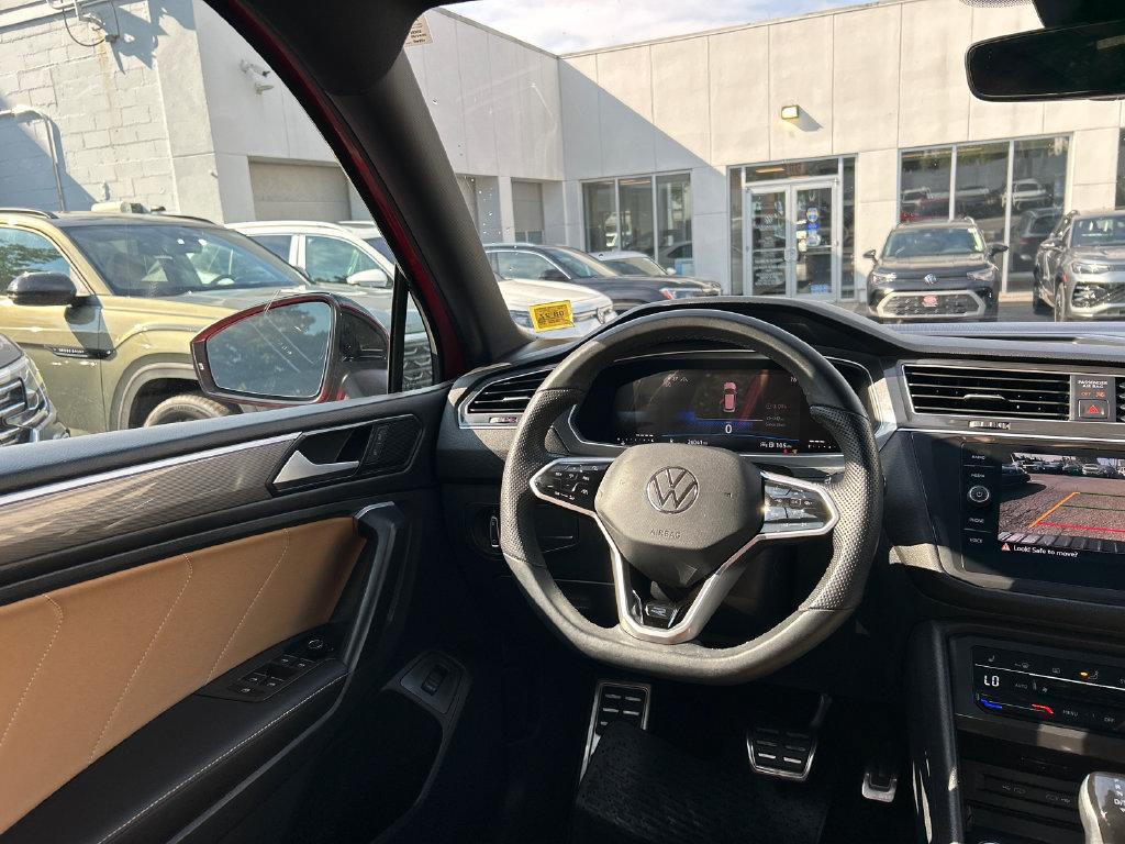 Used 2024 Volkswagen Tiguan SE R-Line AWD/4WD image 27