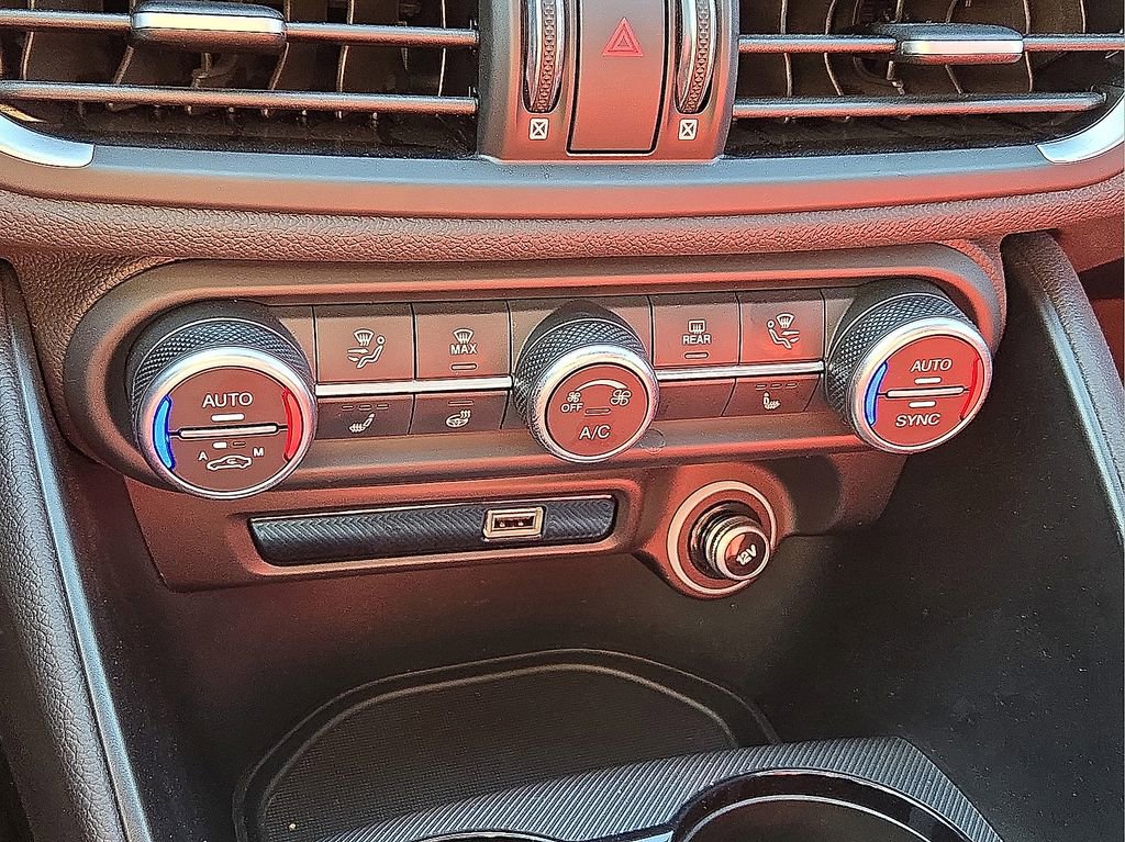 Used 2024 Alfa Romeo Giulia Veloce image 31