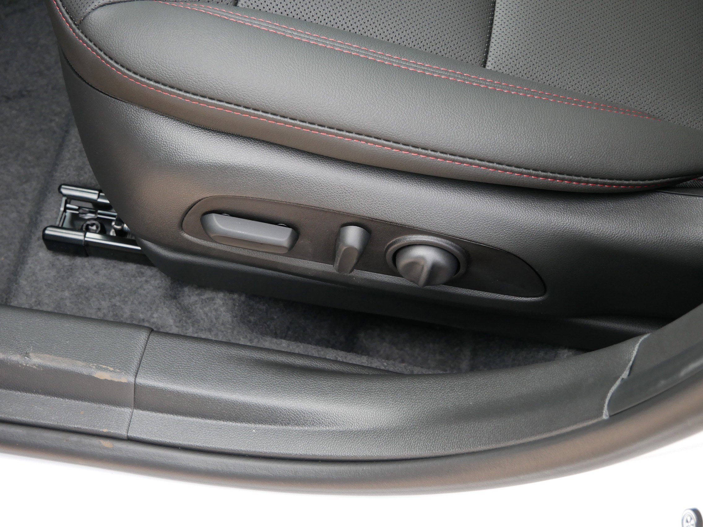 New 2026 Chevrolet Trax RS w/ Sunroof Package image 17