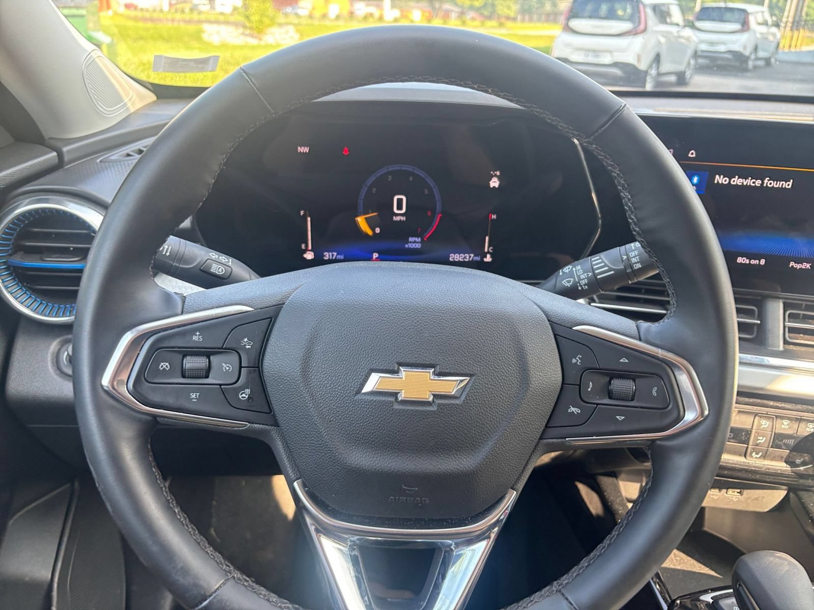 Used 2025 Chevrolet Trax LT w/ LT Convenience Package FWD image 32