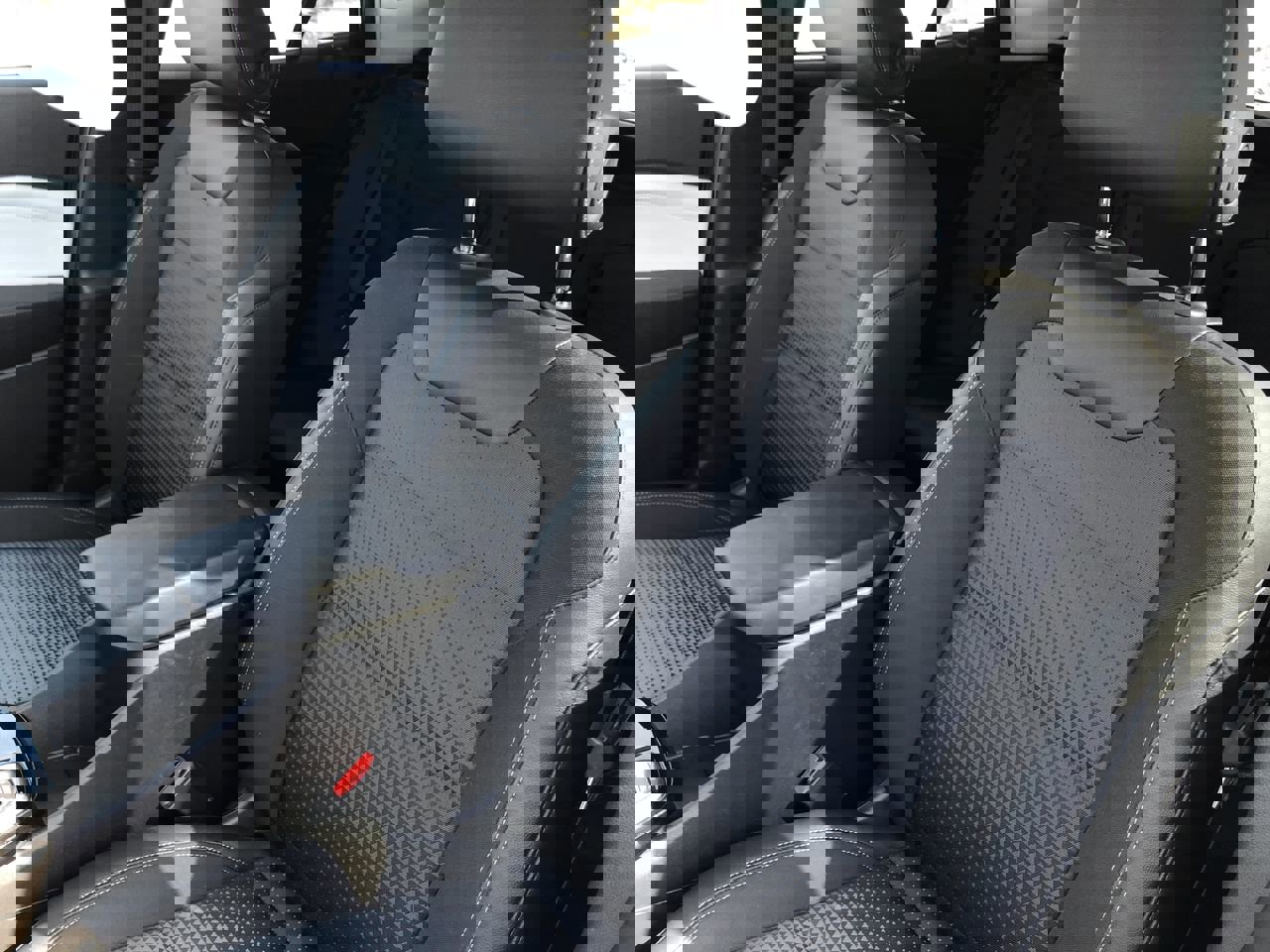 Used 2025 Chevrolet Trax LT w/ LT Convenience Package image 13