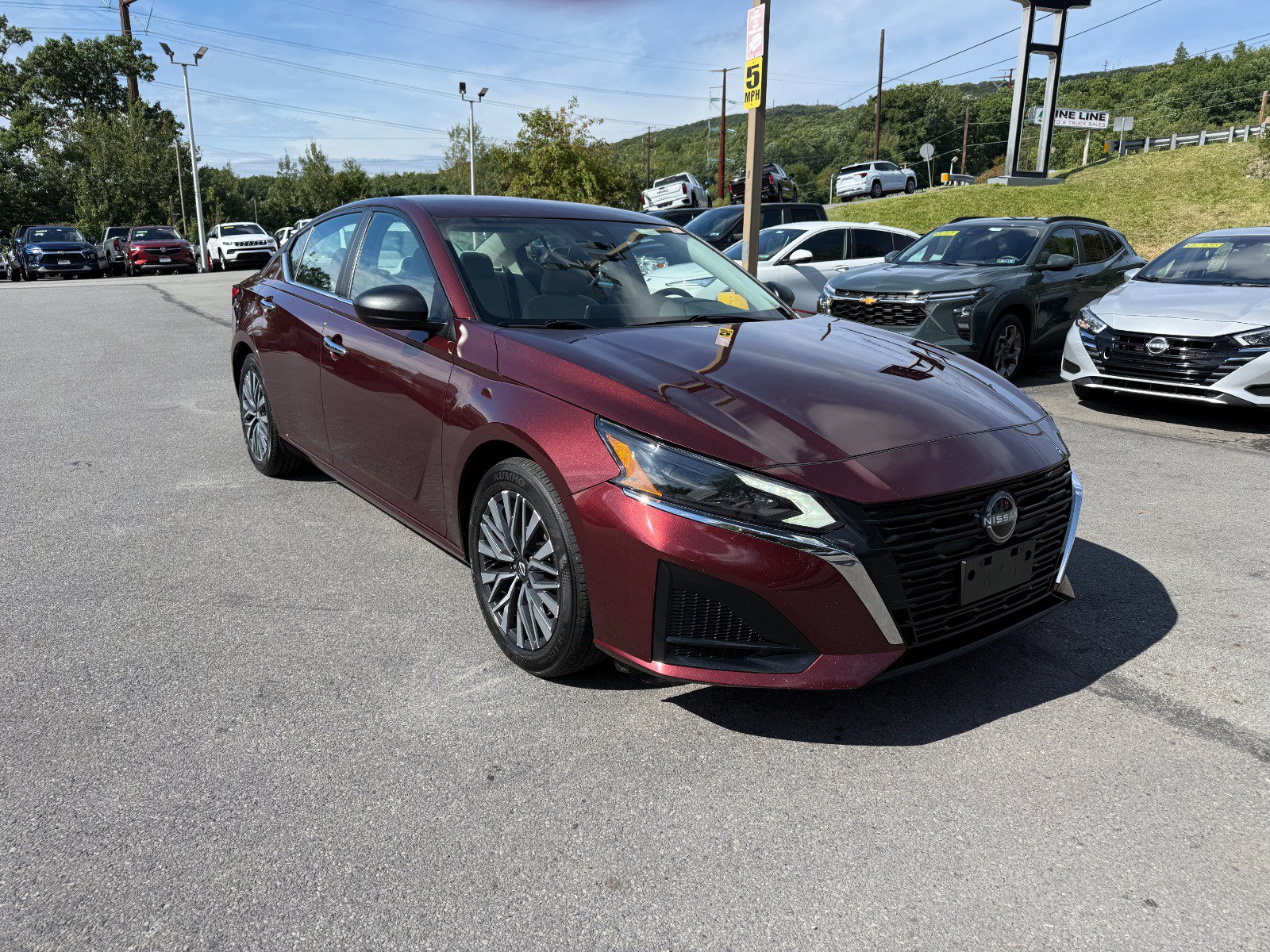 Used 2025 Nissan Altima 2.5 SV FWD image 7