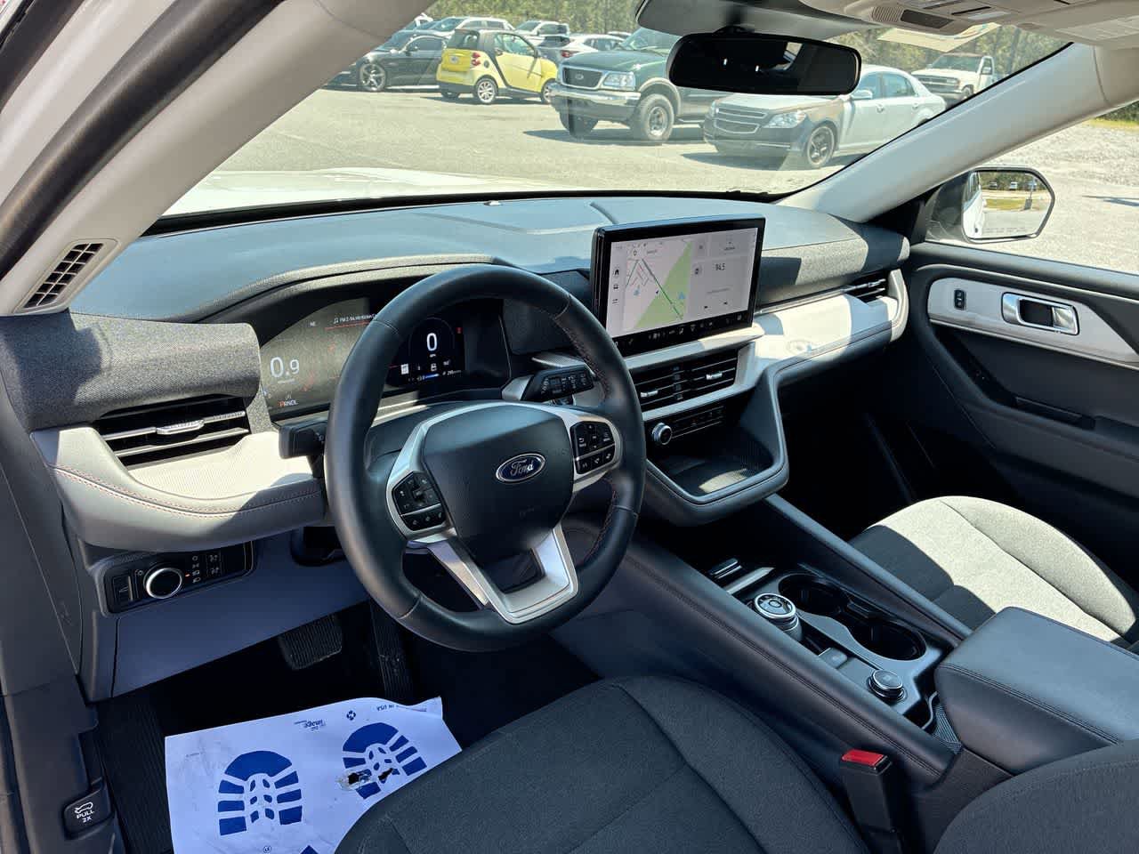 Used 2025 Ford Explorer Active image 10