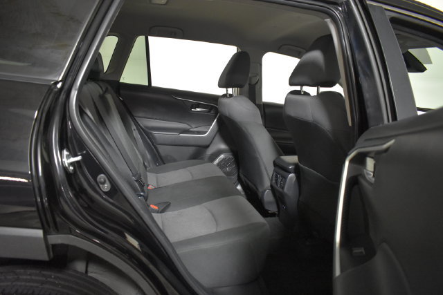 Used 2025 Toyota RAV4 XLE FWD image 31