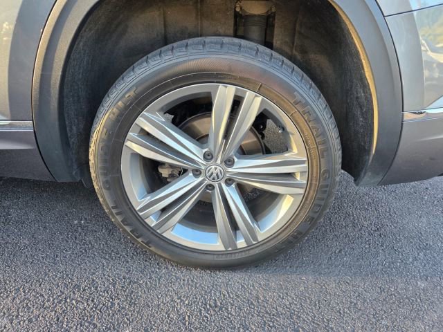 Used 2019 Volkswagen Atlas SEL R-Line AWD/4WD image 19