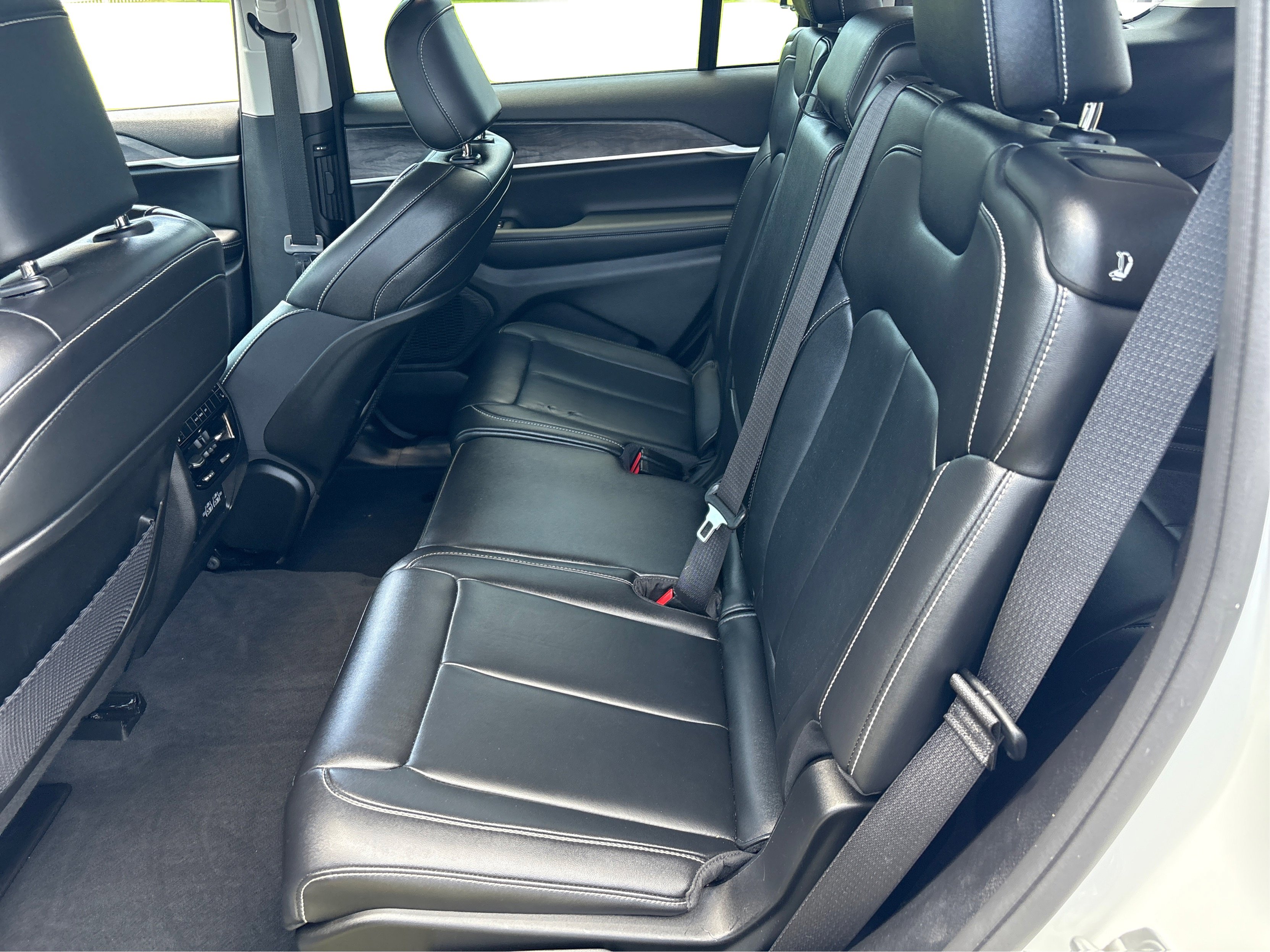 Used 2023 Jeep Grand Cherokee L Limited image 10