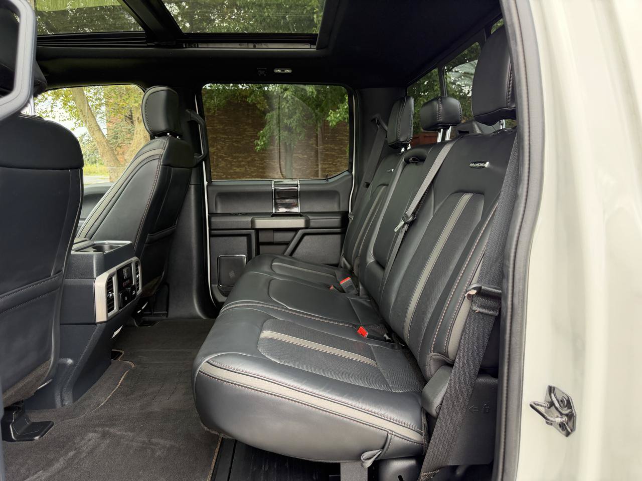 Used 2022 Ford F250 Platinum w/ FX4 Off-Road Package AWD/4WD image 37
