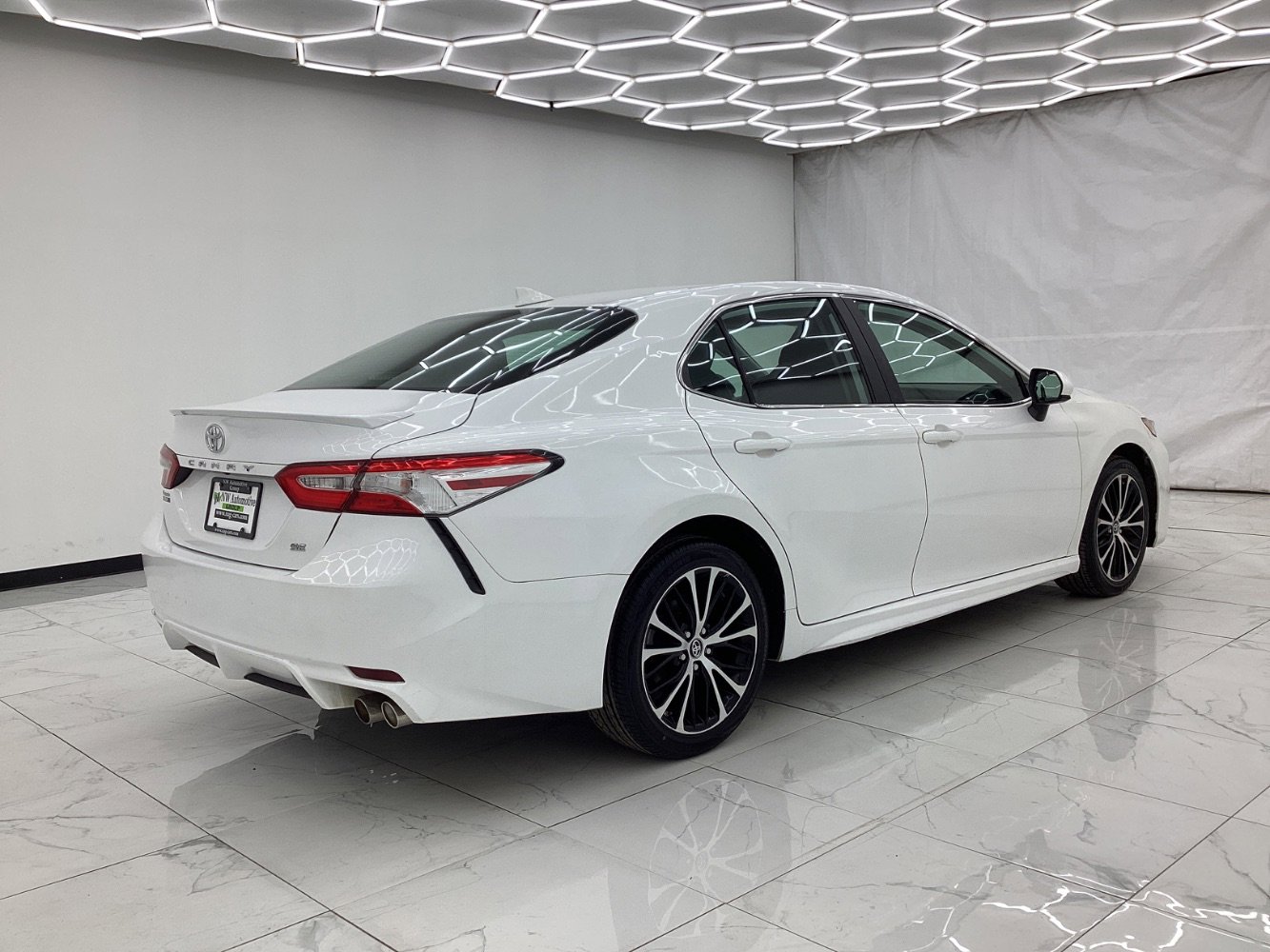 Used 2020 Toyota Camry SE image 11