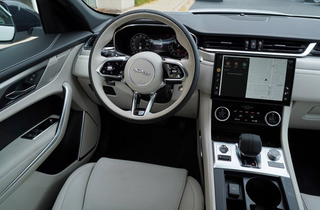 Used 2025 Jaguar F-PACE R-Dynamic S AWD/4WD image 16
