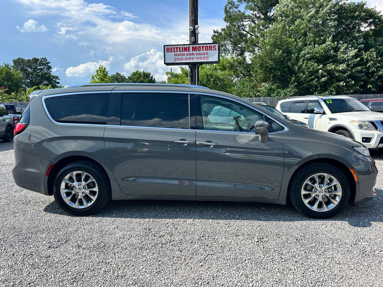 Used 2021 Chrysler Pacifica Touring-L w/ Premium & Safety Sphere Group FWD image 3