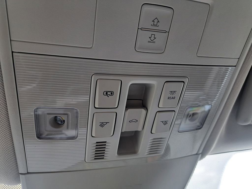 New 2026 Volkswagen Taos SE image 16