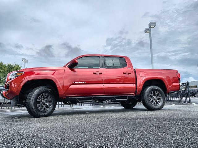 Certified 2022 Toyota Tacoma SR5 AWD/4WD image 5