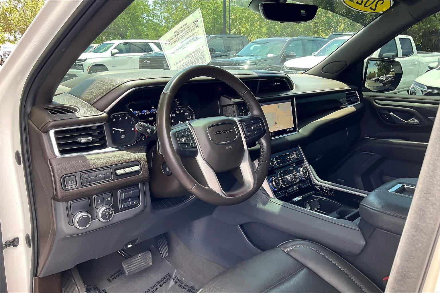 Used 2021 GMC Yukon Denali w/ Denali Premium Package RWD image 14