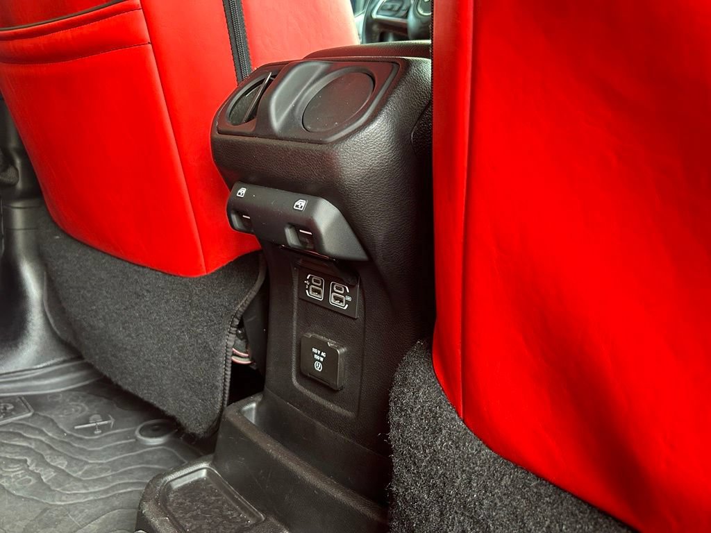 Used 2018 Jeep Wrangler Unlimited Sahara AWD/4WD image 39