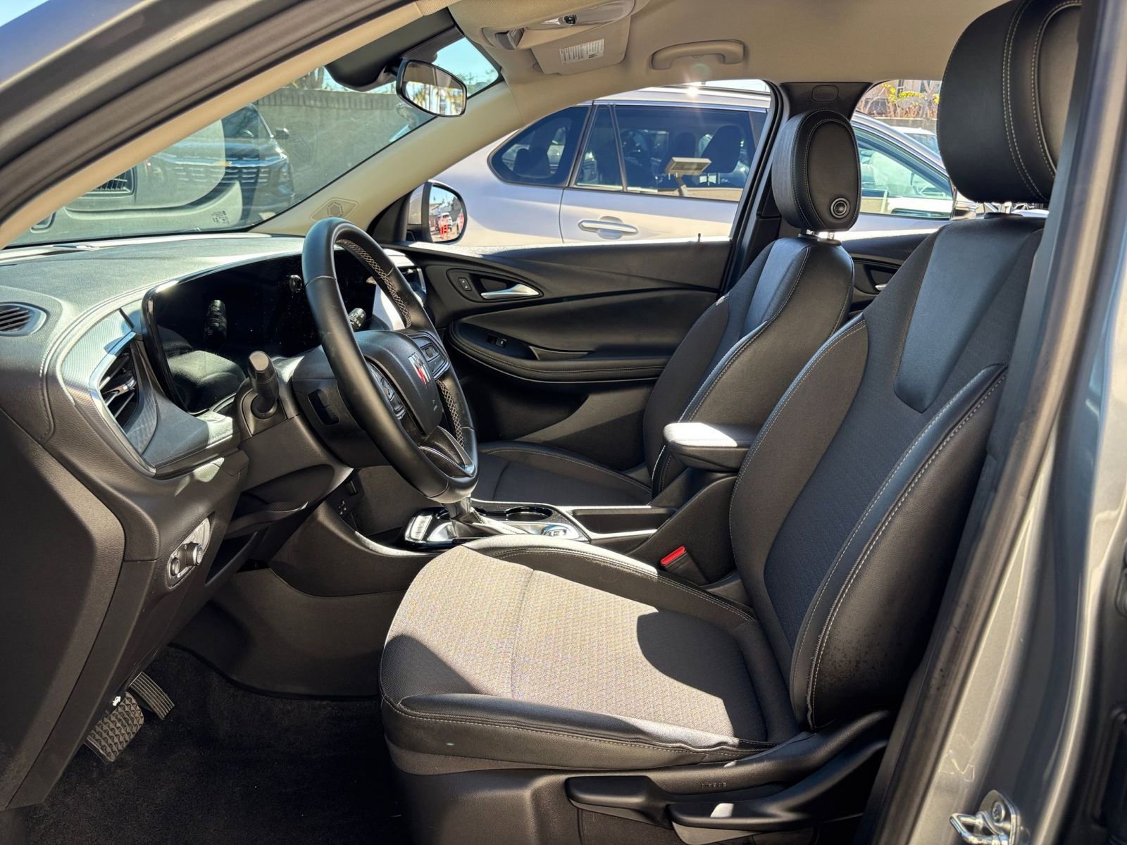 Used 2025 Buick Encore GX Preferred image 27