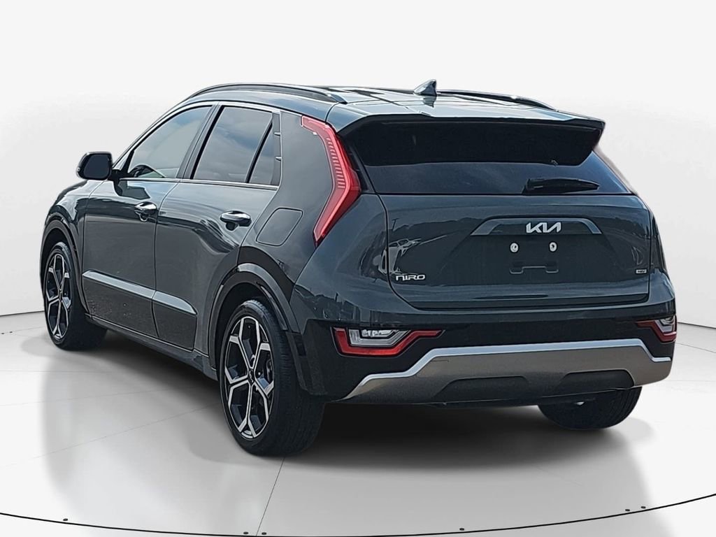 Used 2023 Kia Niro SX Touring image 7
