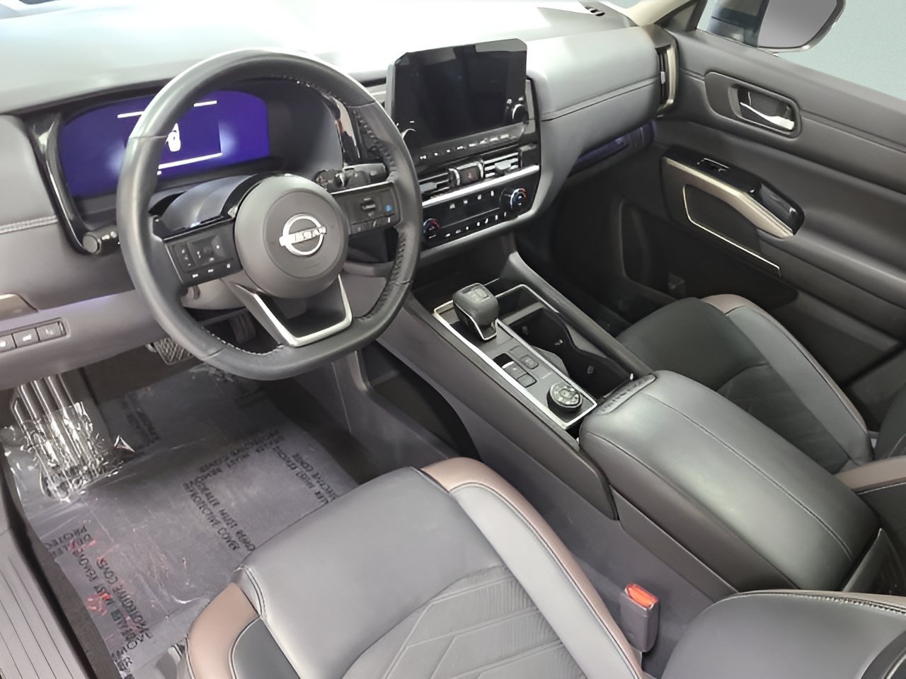 Used 2025 Nissan Pathfinder Platinum AWD/4WD image 25