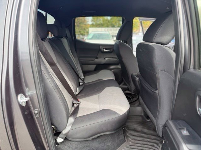 Used 2022 Toyota Tacoma TRD Sport AWD/4WD image 30