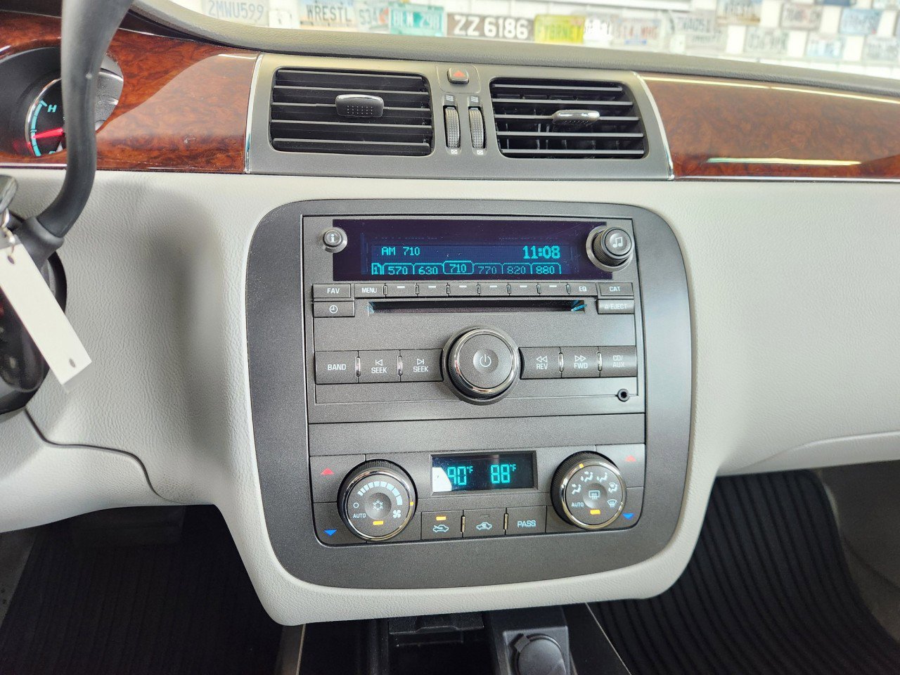 Used 2011 Buick Lucerne CXL w/ Driver Confidence Package image 8