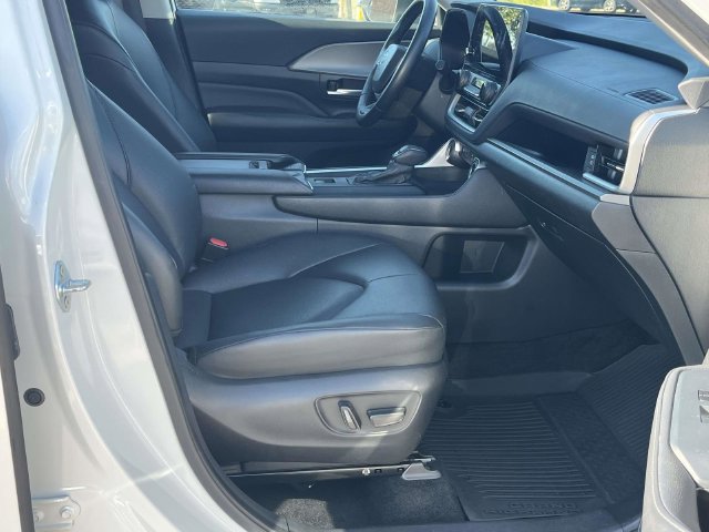 Used 2024 Toyota Grand Highlander AWD image 25