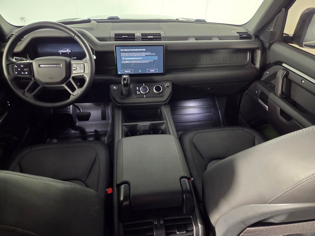 Used 2025 Land Rover Defender 130 X-Dynamic SE image 27